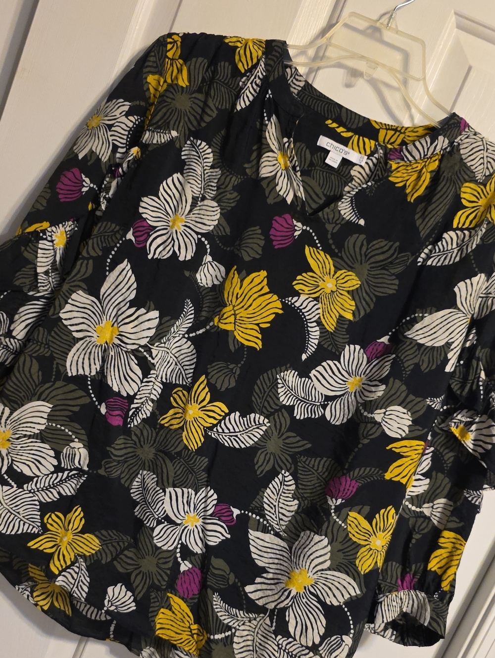 Chico's Black Floral Blouse W/ Ruffled Sleeves T101